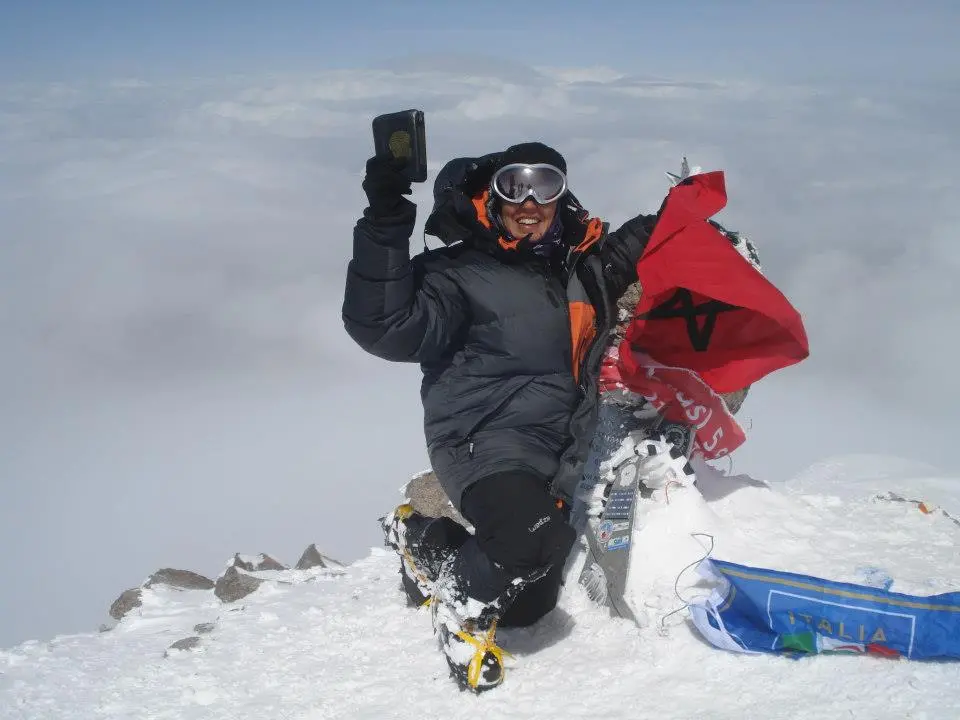 Bouchra Baibanou durante la scalata delle Seven Summits