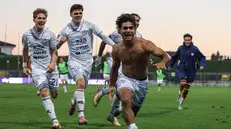 L'esultanza di Cazzadori dopo il gol alla Dolomiti Bellunesi - Foto New Reporter Nicoli © www.giornaledibrescia.it