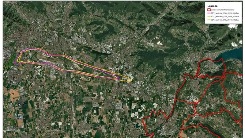 A sinistra, le linee gialla, viola e verde delimitano il rumore entro i 60 decibel tra il 2019 e il 204 nell'area dell'aeroporto di Orio al Serio - Fonte Arpa Lombardia