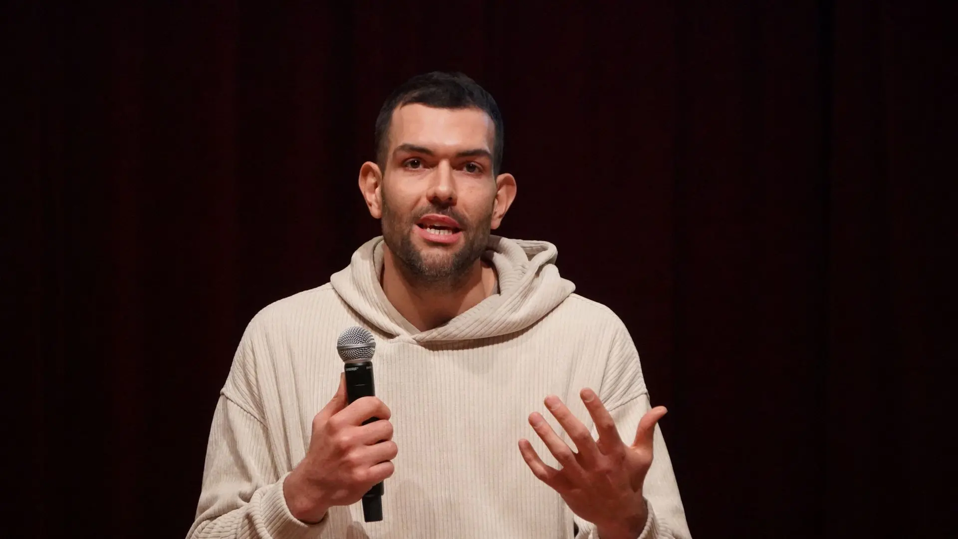 Pippo Ricci ha presentato la sua autobiografia a Verolanuova