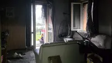 L'interno della casa distrutto dalle fiamme © www.giornaledibrescia.it
