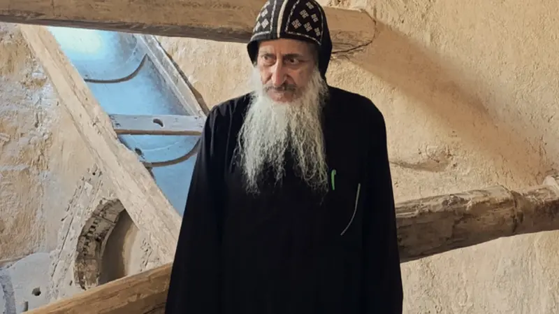 Un monaco a Zaafarana in Egitto