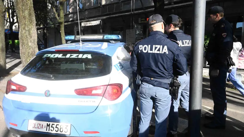 Una pattuglia della Polizia in città - © www.giornaledibrescia.it