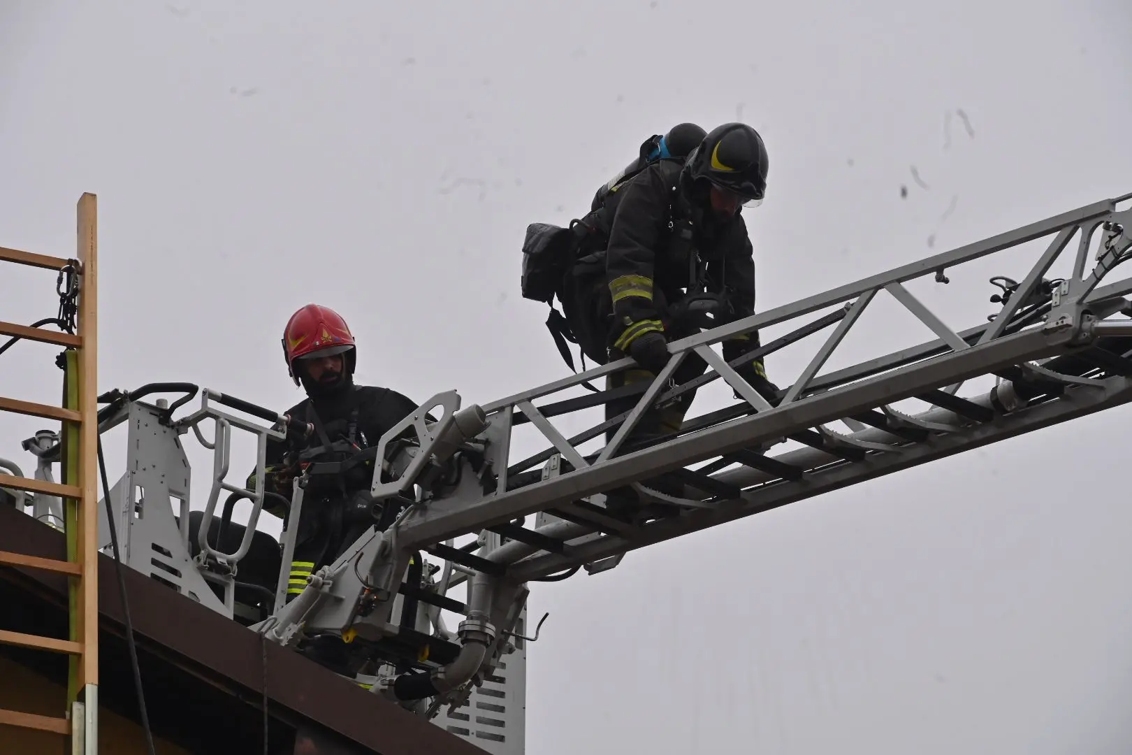 A fuoco il tetto di un'abitazione a Rezzato