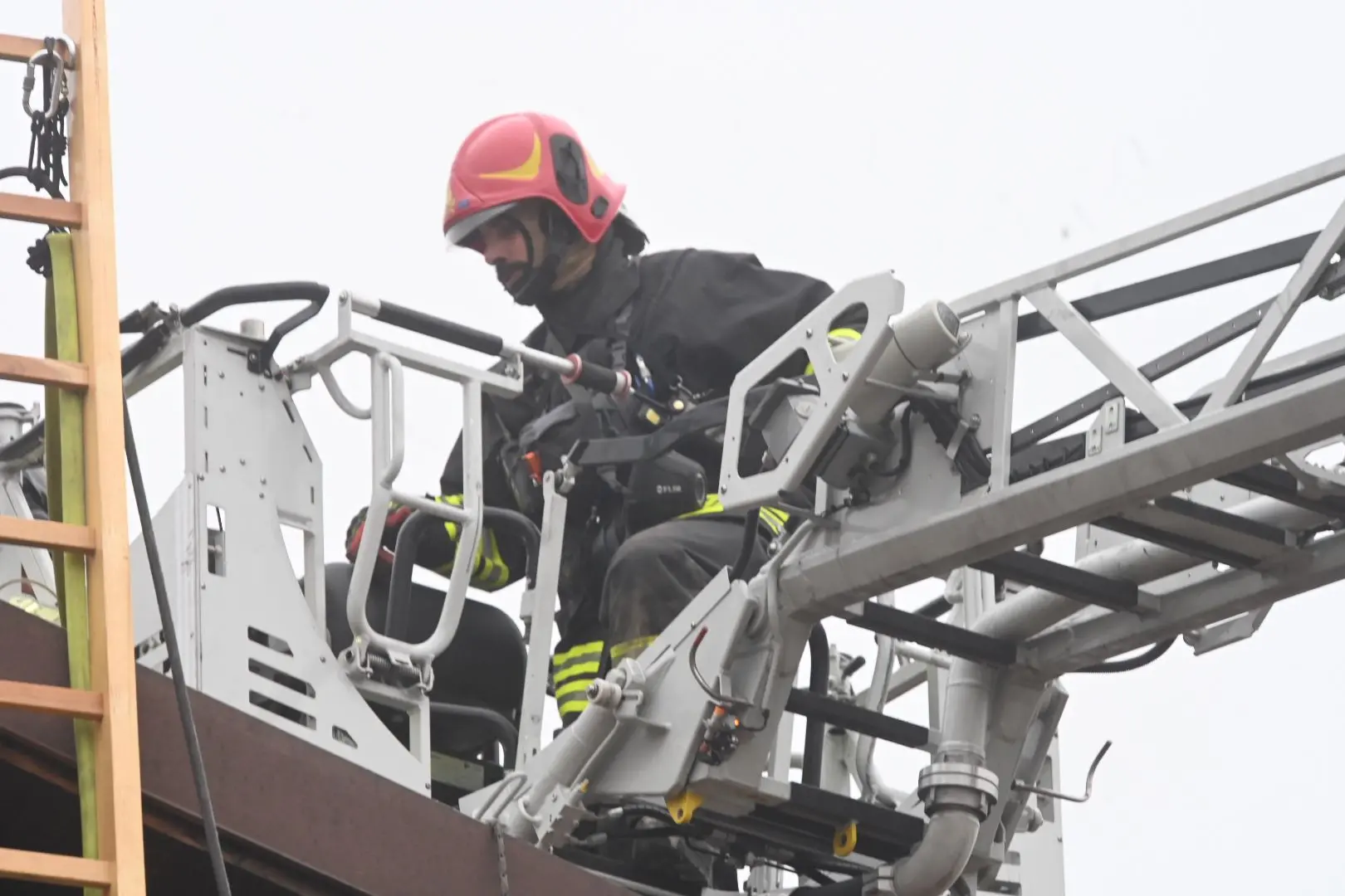 A fuoco il tetto di un'abitazione a Rezzato