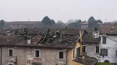 A fuoco il tetto di un'abitazione a Rezzato