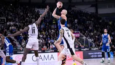 Miro Bilan in azione con Tortona - Foto New Reporter Checchi © www.giornaledibrescia.it