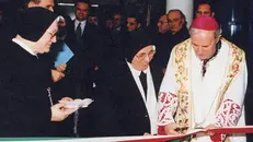 L'inaugurazione dell'Hospice con il vescovo Foresti - © www.giornaledibrescia.it
