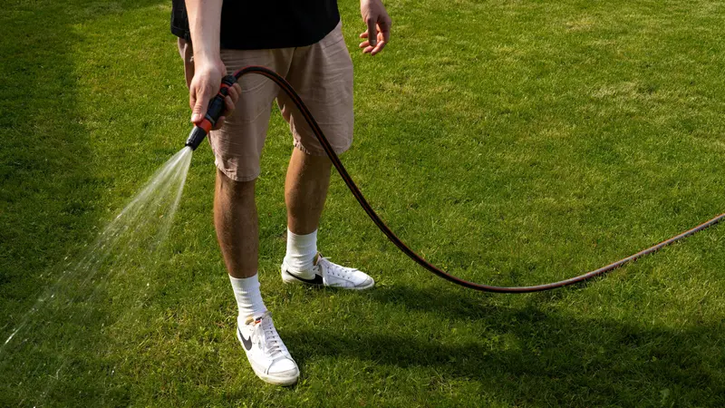 È importante prestare attenzione anche alle canne dell'acqua in giardino