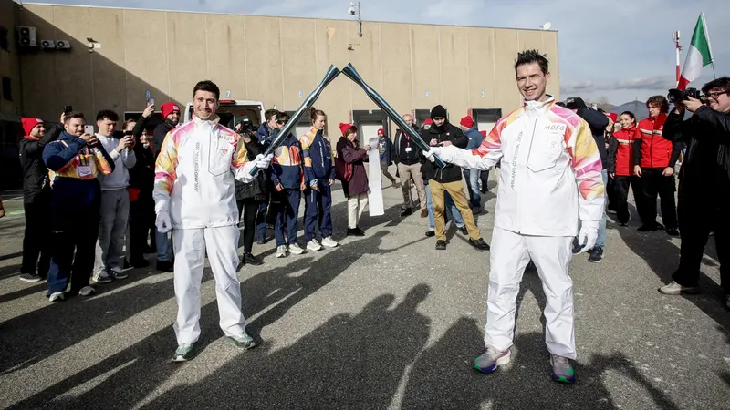La fiamma olimpica in Piemonte nei giorni scorsi - Foto Ansa © www.giornaledibrescia.it