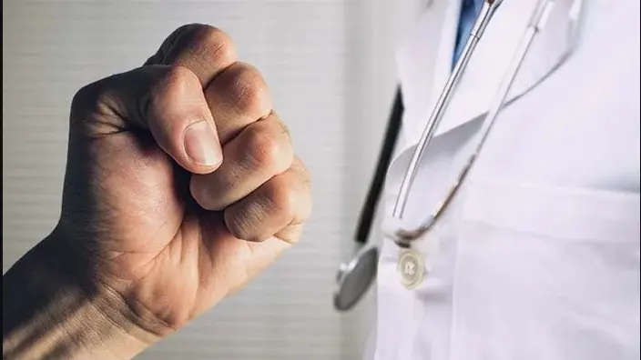 Aggressione a un medico (foto simbolica)