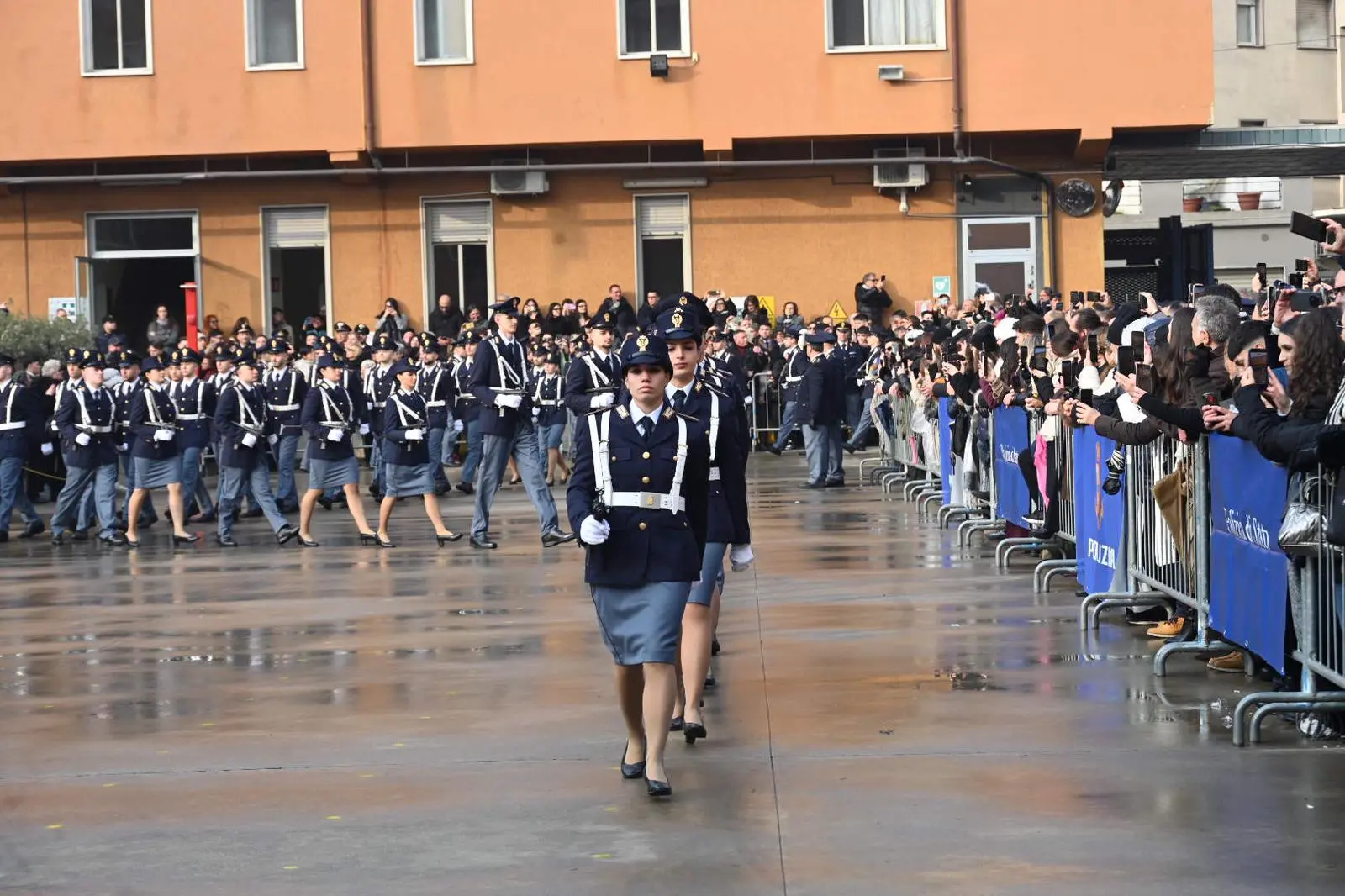 Il giuramento degli Agenti allievi alla Polgai