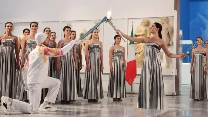 L'accensione della fiaccola a Olimpia il 26 novembre