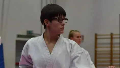Debora Longo durante una lezione di karate - © www.giornaledibrescia.it