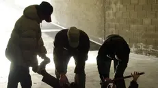 Giovani fanno una rapina (foto simbolica)