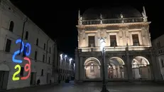 Il logo di Capitale della Cultura in piazza Loggia - Foto Gabriele Strada/Neg © www.giornaledibrescia.it