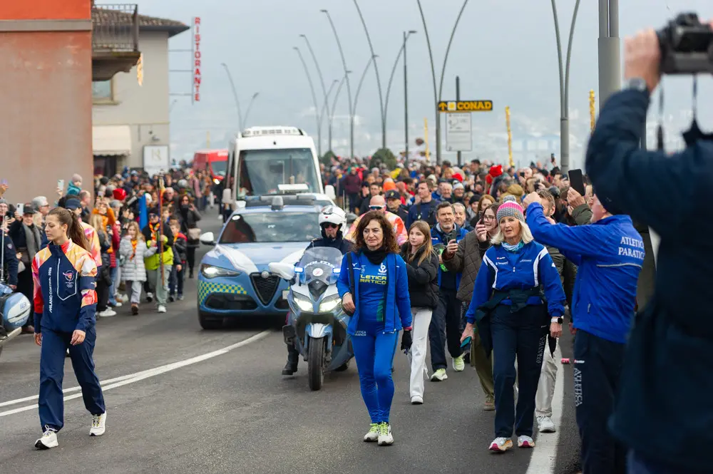 La Fiamma olimpica tra Sarnico e Paratico