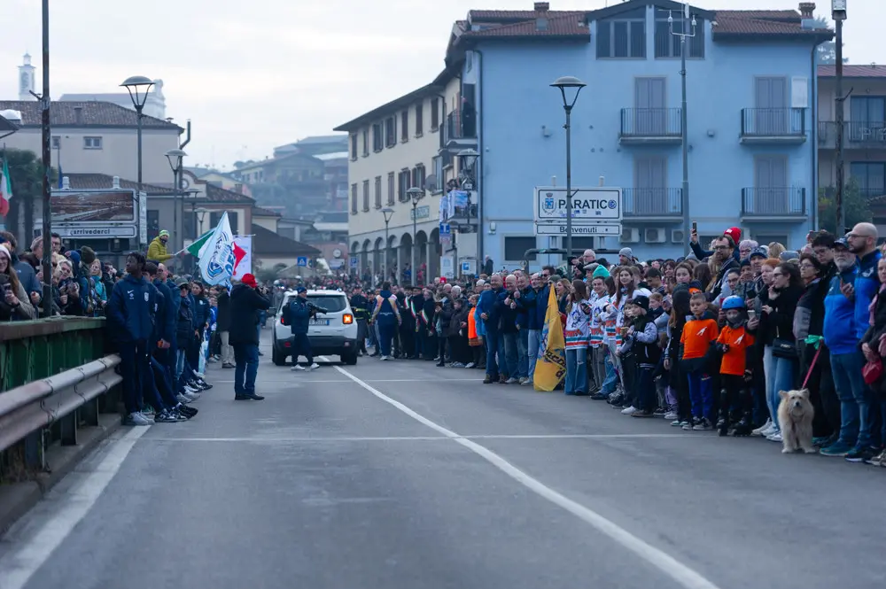 La Fiamma olimpica tra Sarnico e Paratico