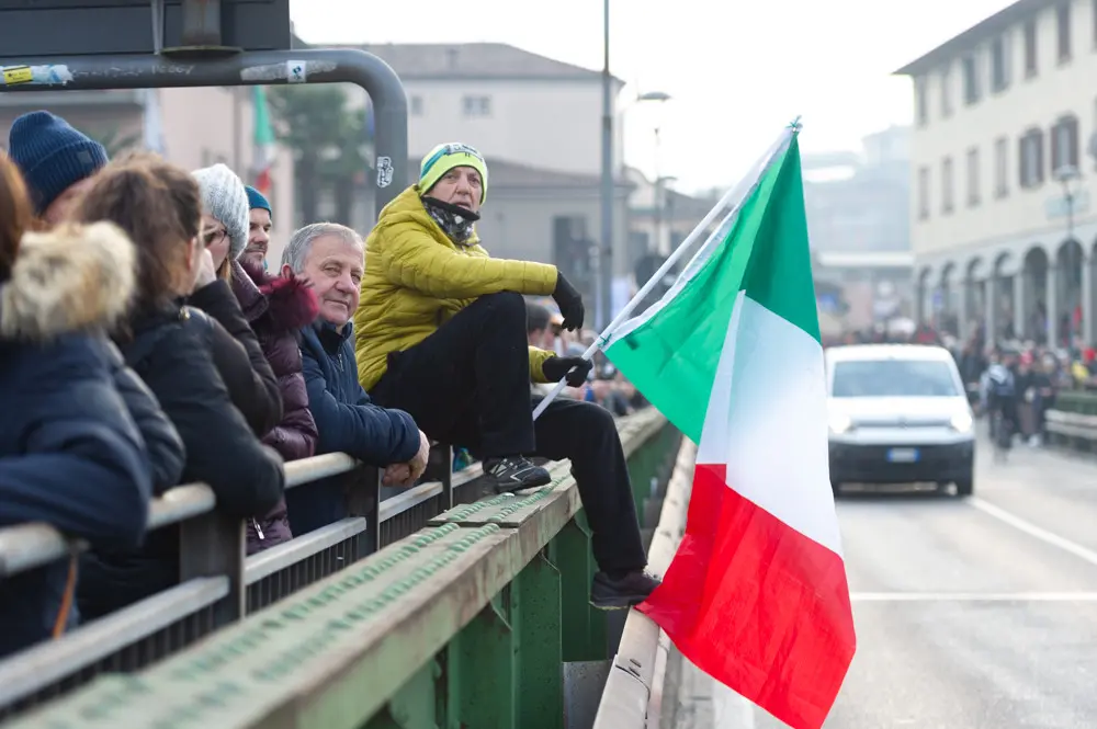 La Fiamma olimpica tra Sarnico e Paratico