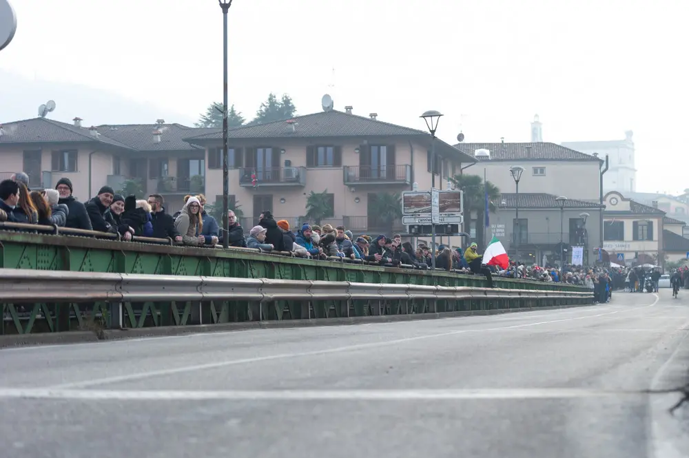 La Fiamma olimpica tra Sarnico e Paratico