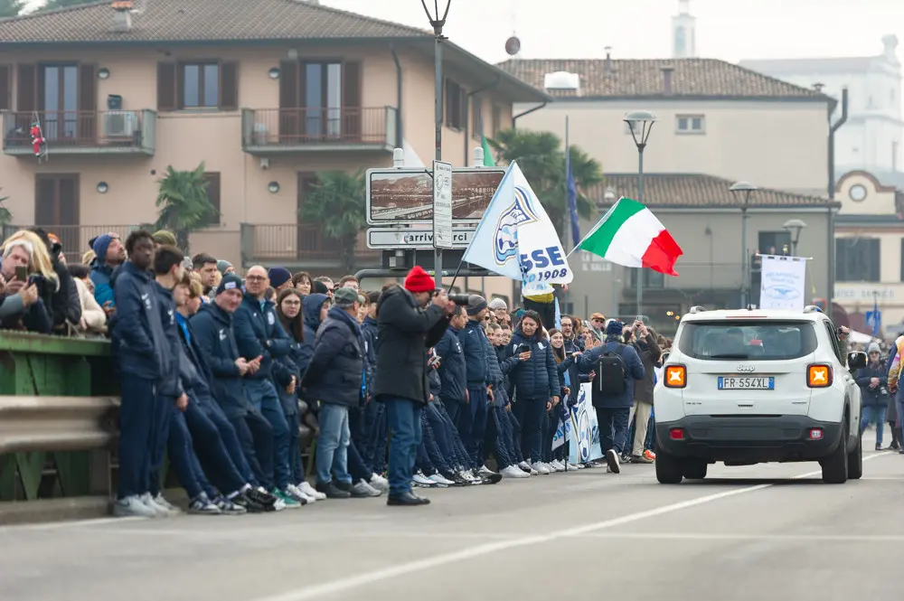 La Fiamma olimpica tra Sarnico e Paratico