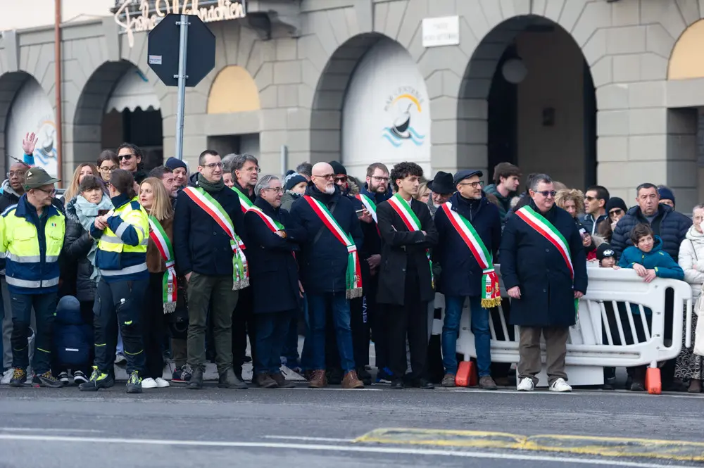 La Fiamma olimpica tra Sarnico e Paratico
