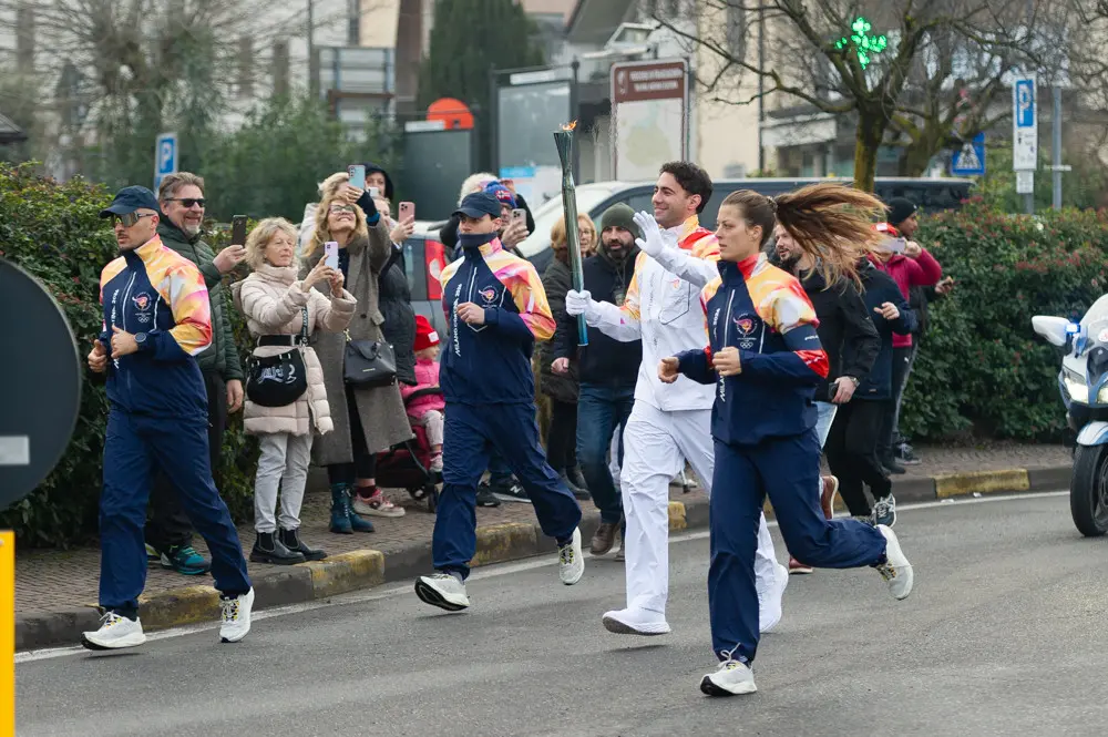 La Fiamma olimpica tra Sarnico e Paratico