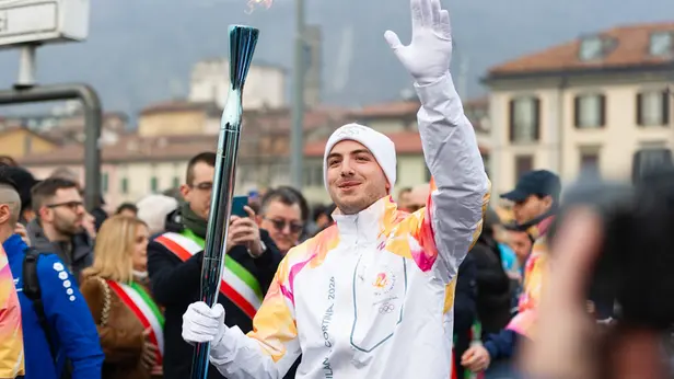 La Fiamma olimpica tra Sarnico e Paratico