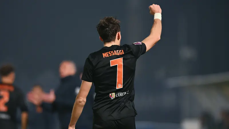 L'esultanza di Messaggi - Foto New Reporter Biasi © www.giornaledibrescia.it