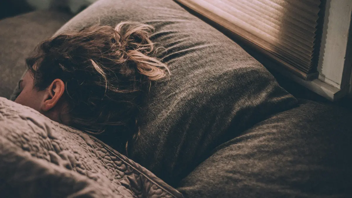 L’«early night trend» sta prendendo piede anche tra i giovani