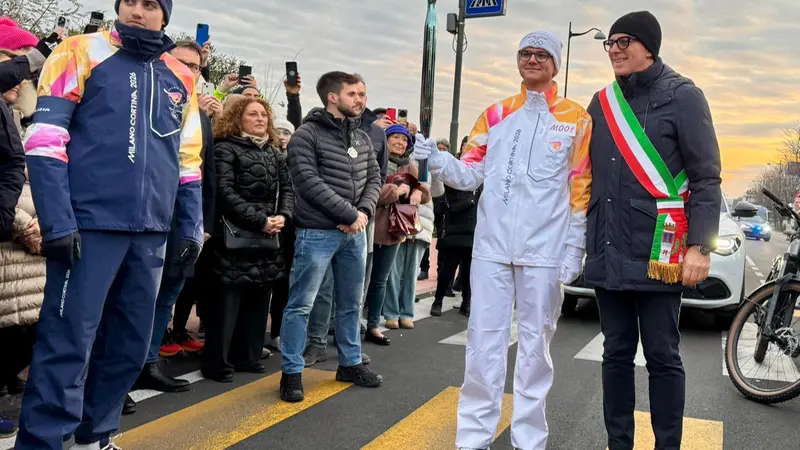 Il passaggio della Fiamma olimpica da Desenzano del Garda