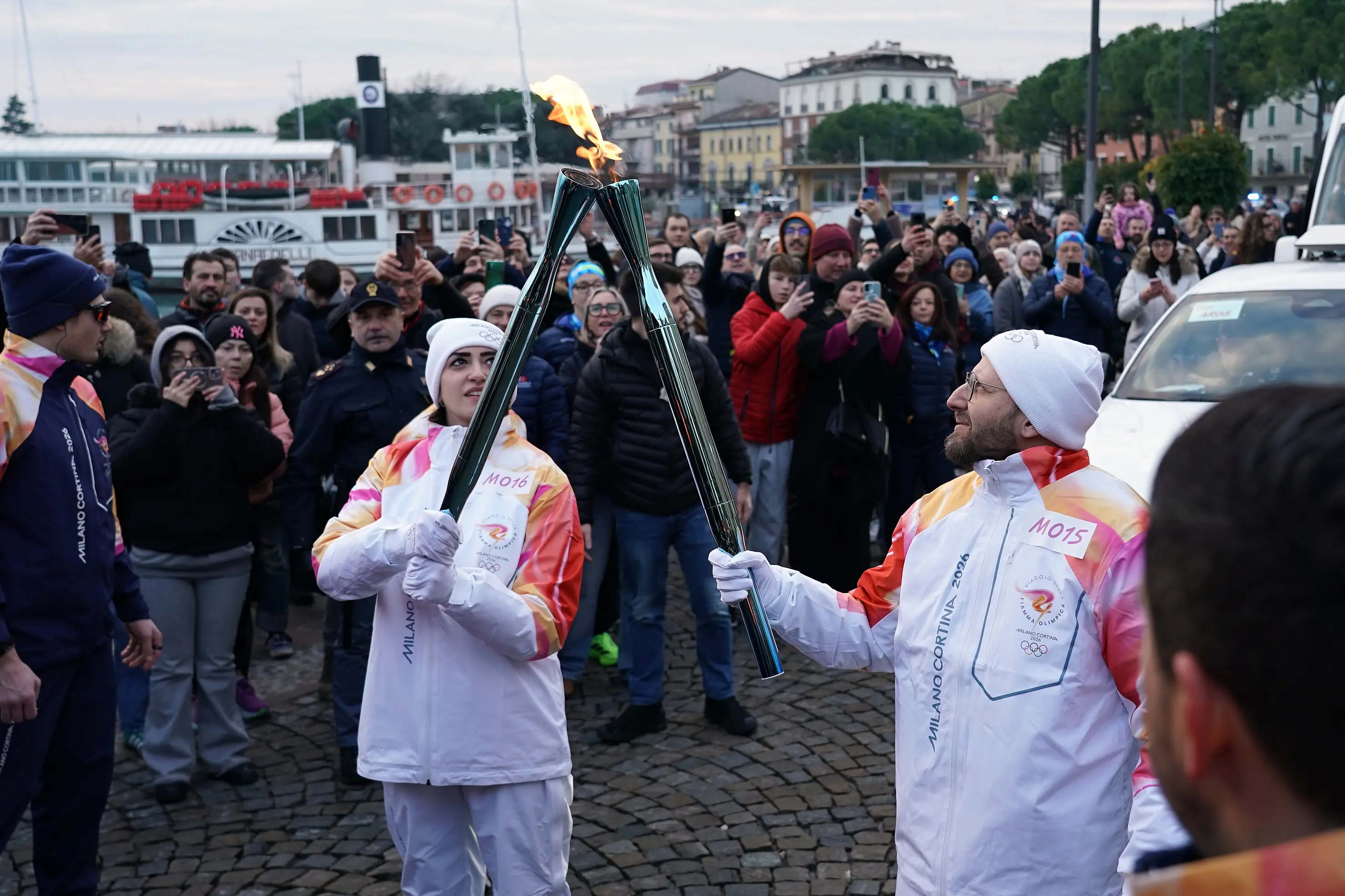 Il passaggio della Fiamma olimpica da Desenzano del Garda