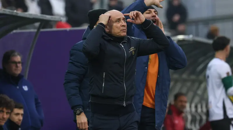 Eugenio Corini a bordocampo al Piola - Foto New Reporter Nicoli © www.giornaledibrescia.it