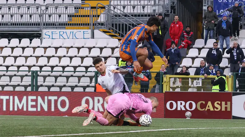 L'ultima occasione capitata sui piedi di Cazzadori - Foto New Reporter Nicoli © www.giornaledibrescia.it