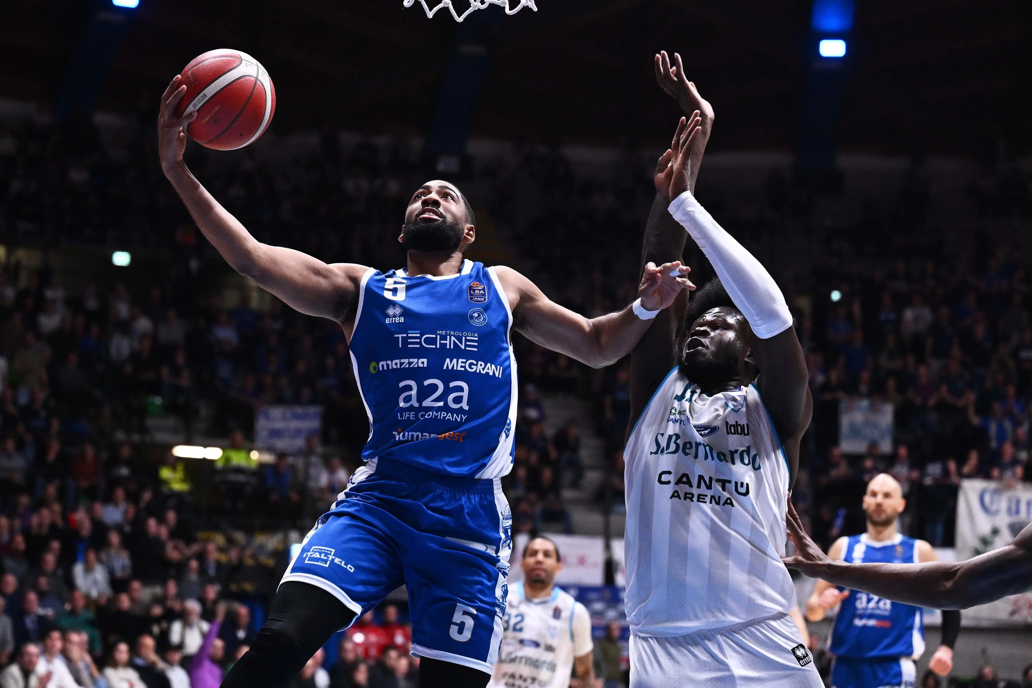 Basket: le immagini di Cantù-Germani Brescia