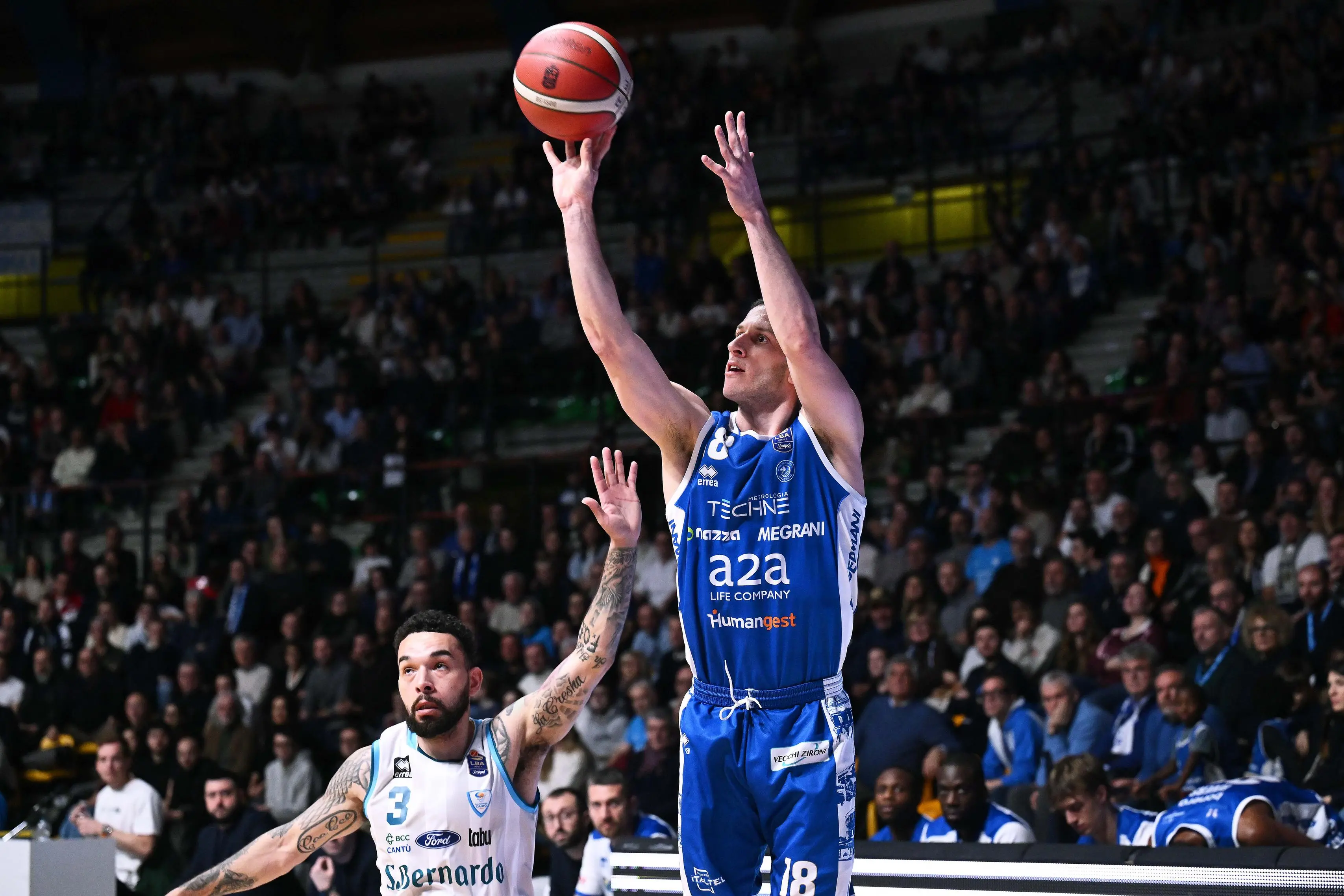 Basket: le immagini di Cantù-Germani Brescia