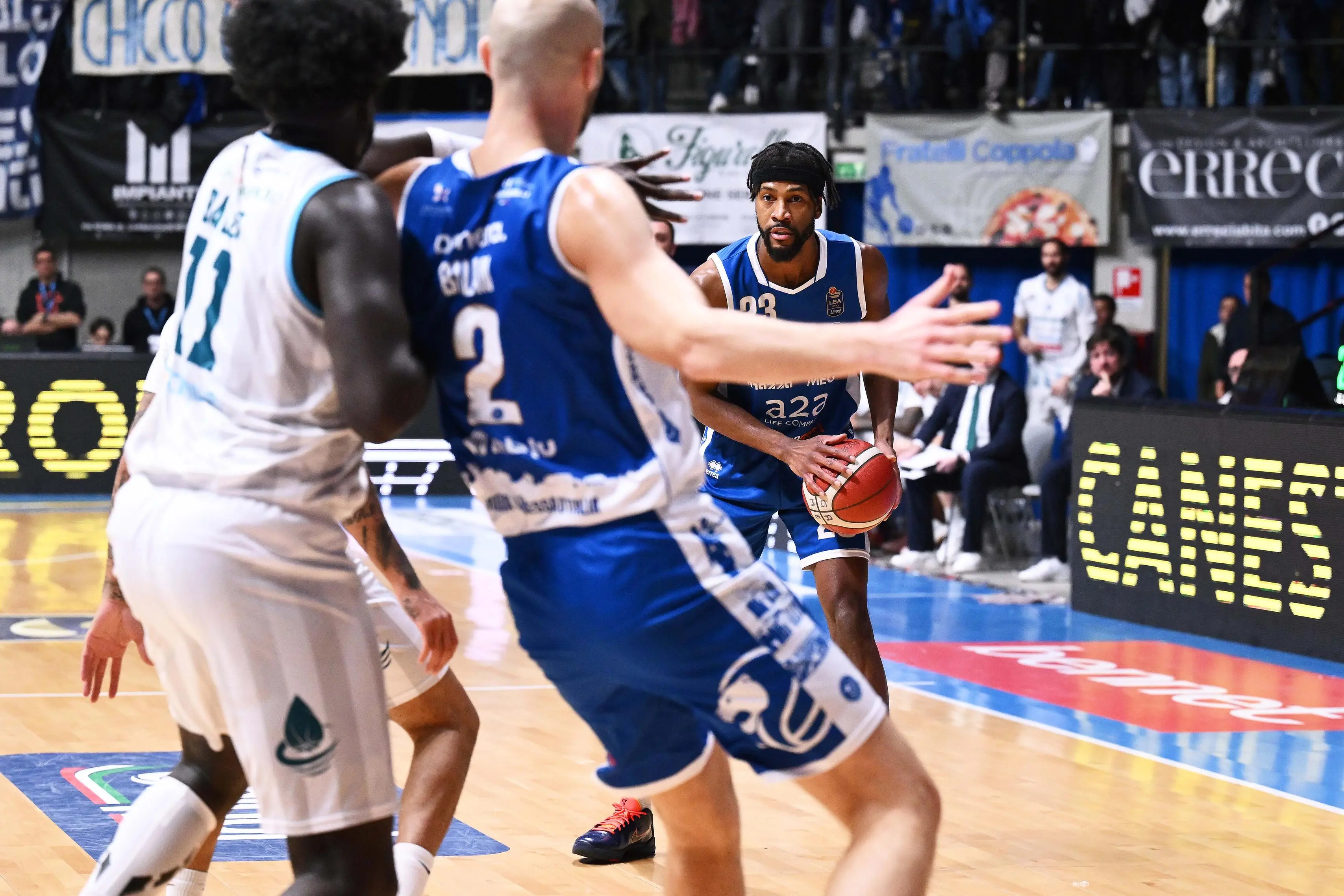 Basket: le immagini di Cantù-Germani Brescia