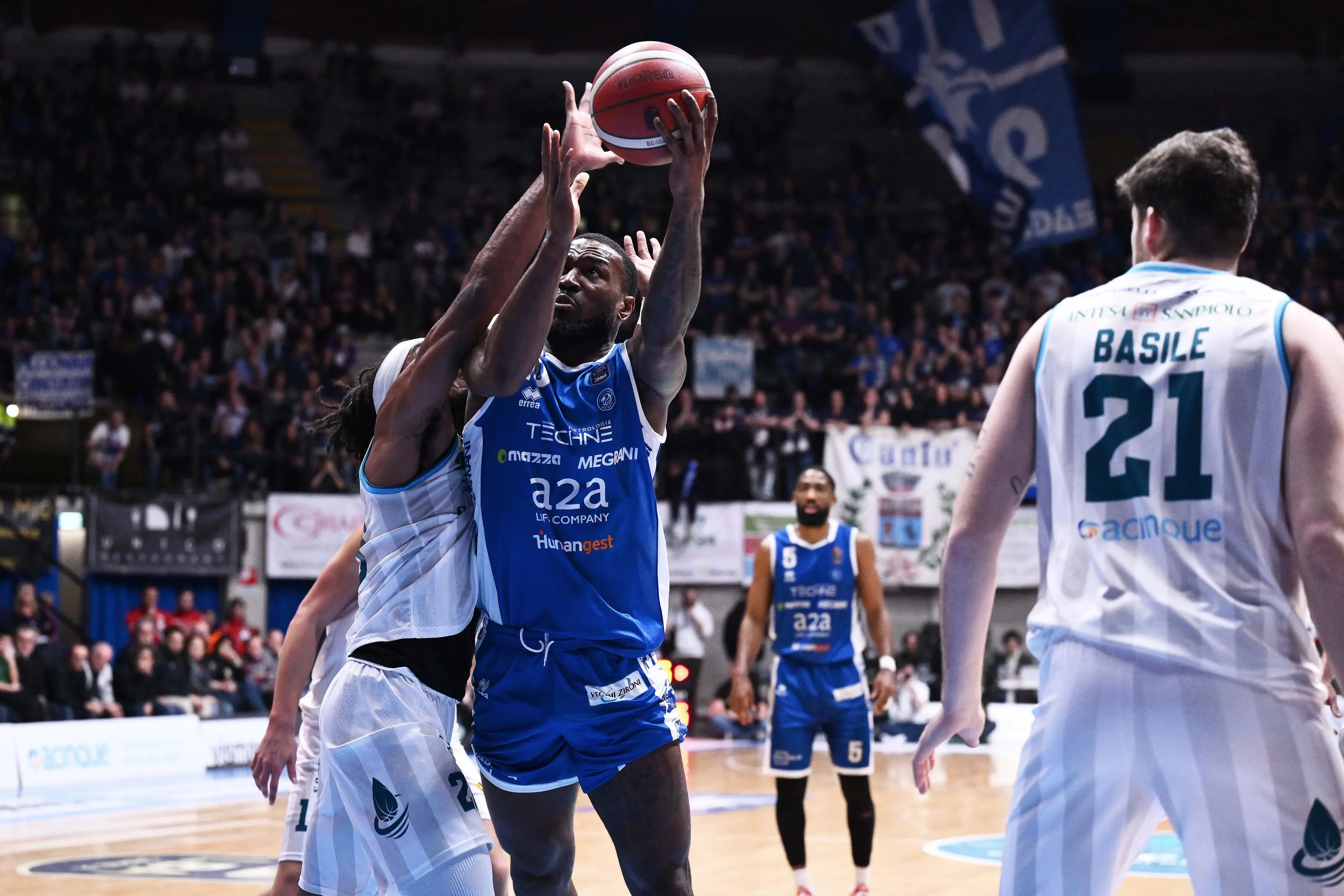 Basket: le immagini di Cantù-Germani Brescia