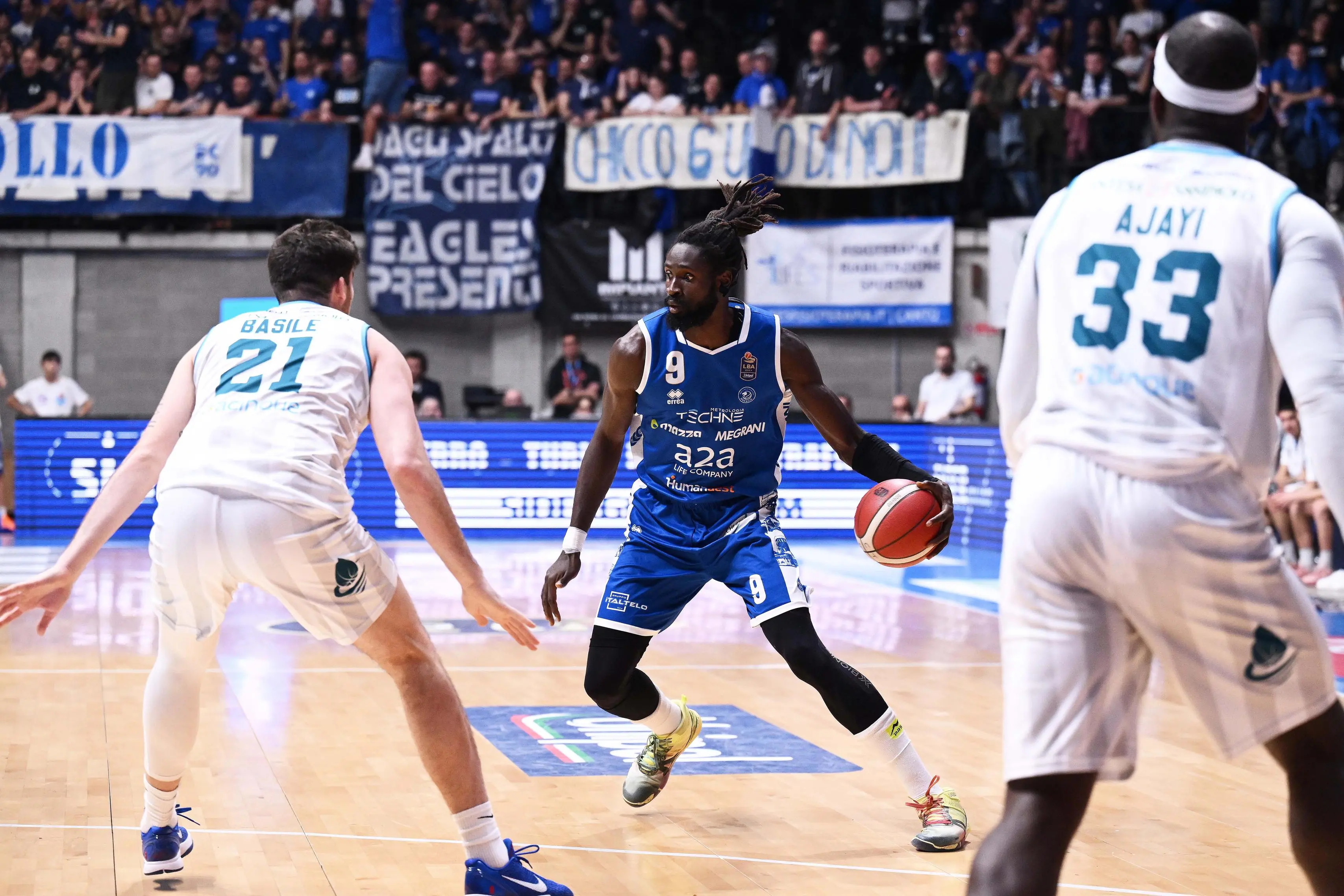Basket: le immagini di Cantù-Germani Brescia