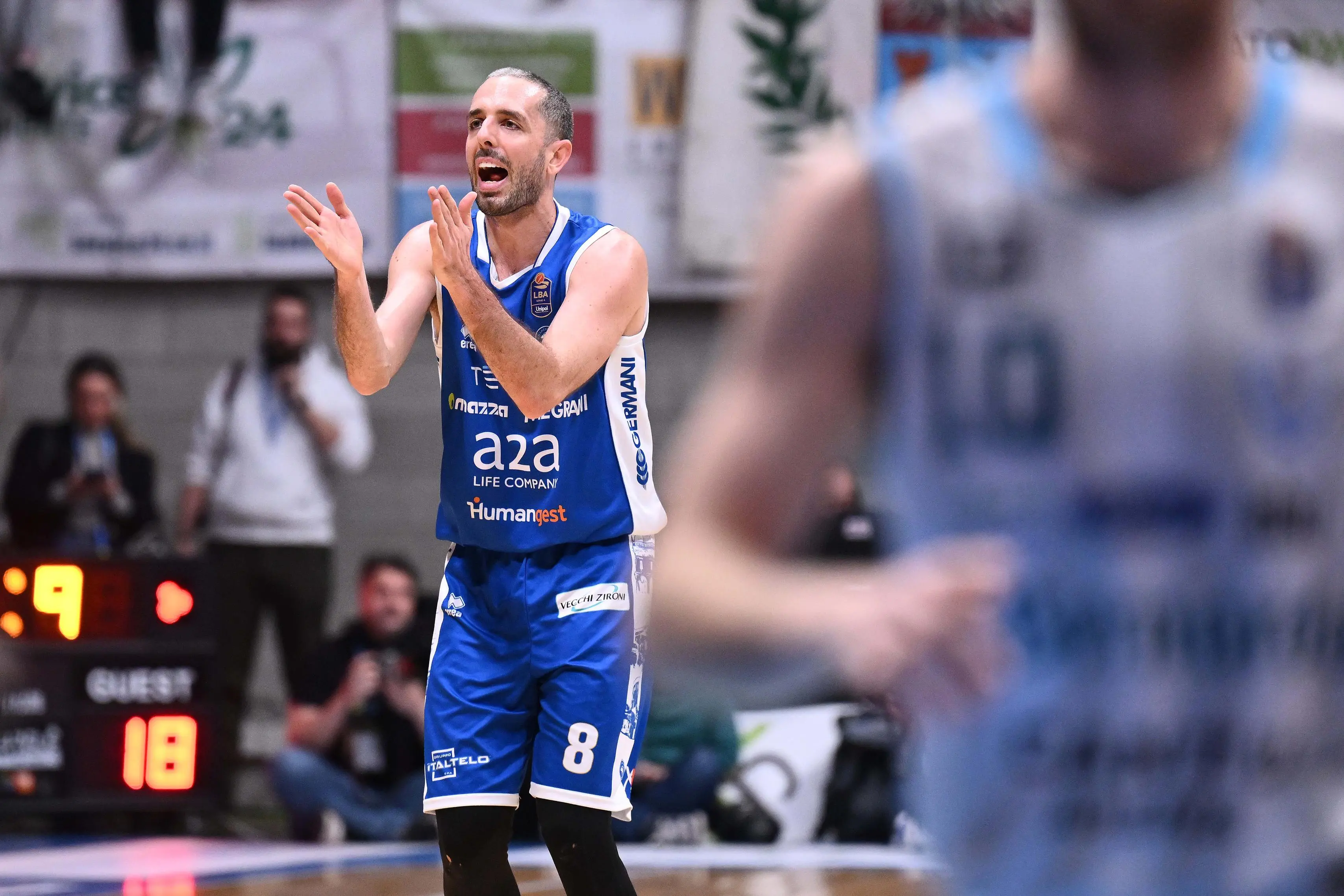 Basket: le immagini di Cantù-Germani Brescia
