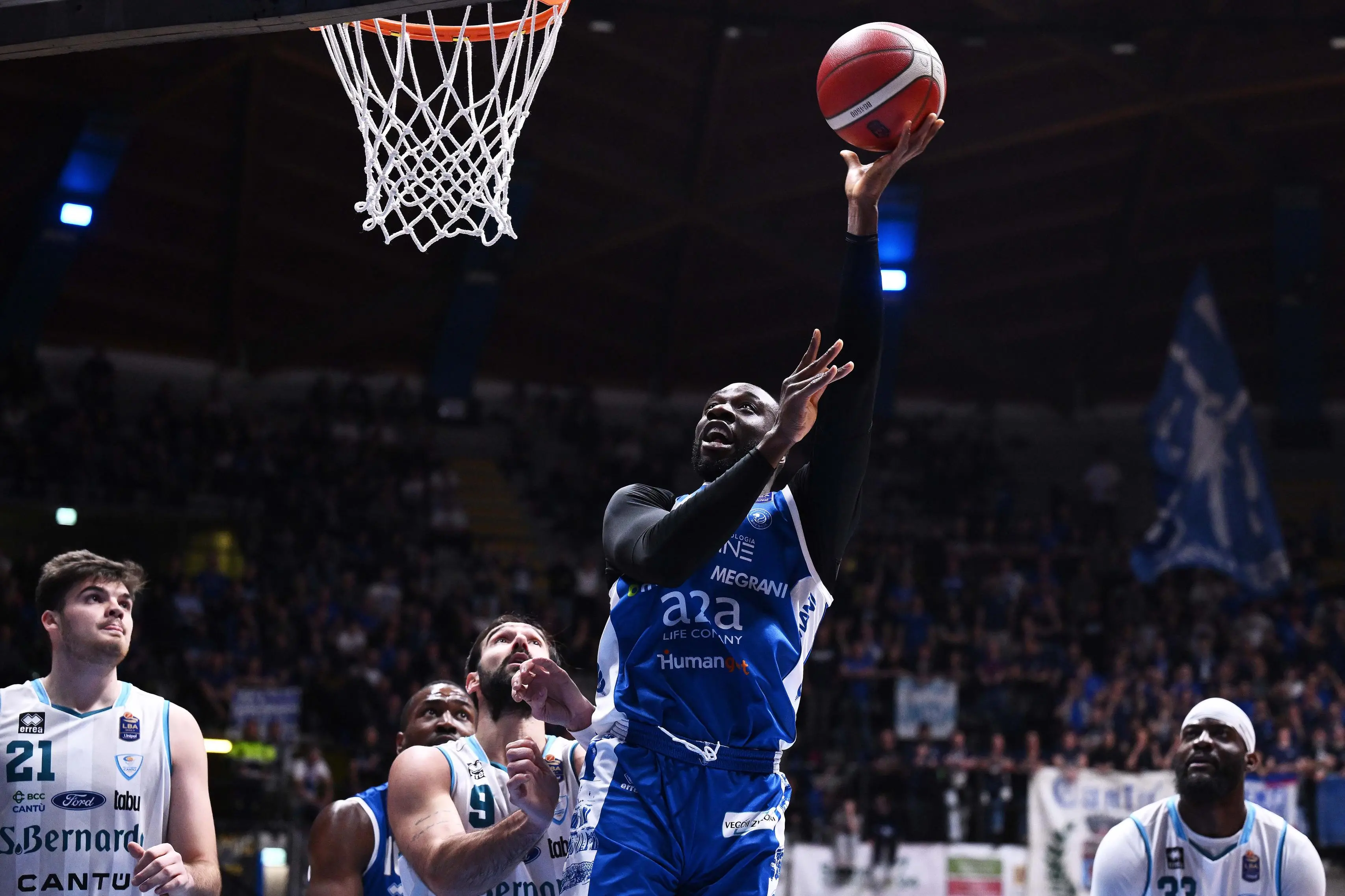 Basket: le immagini di Cantù-Germani Brescia