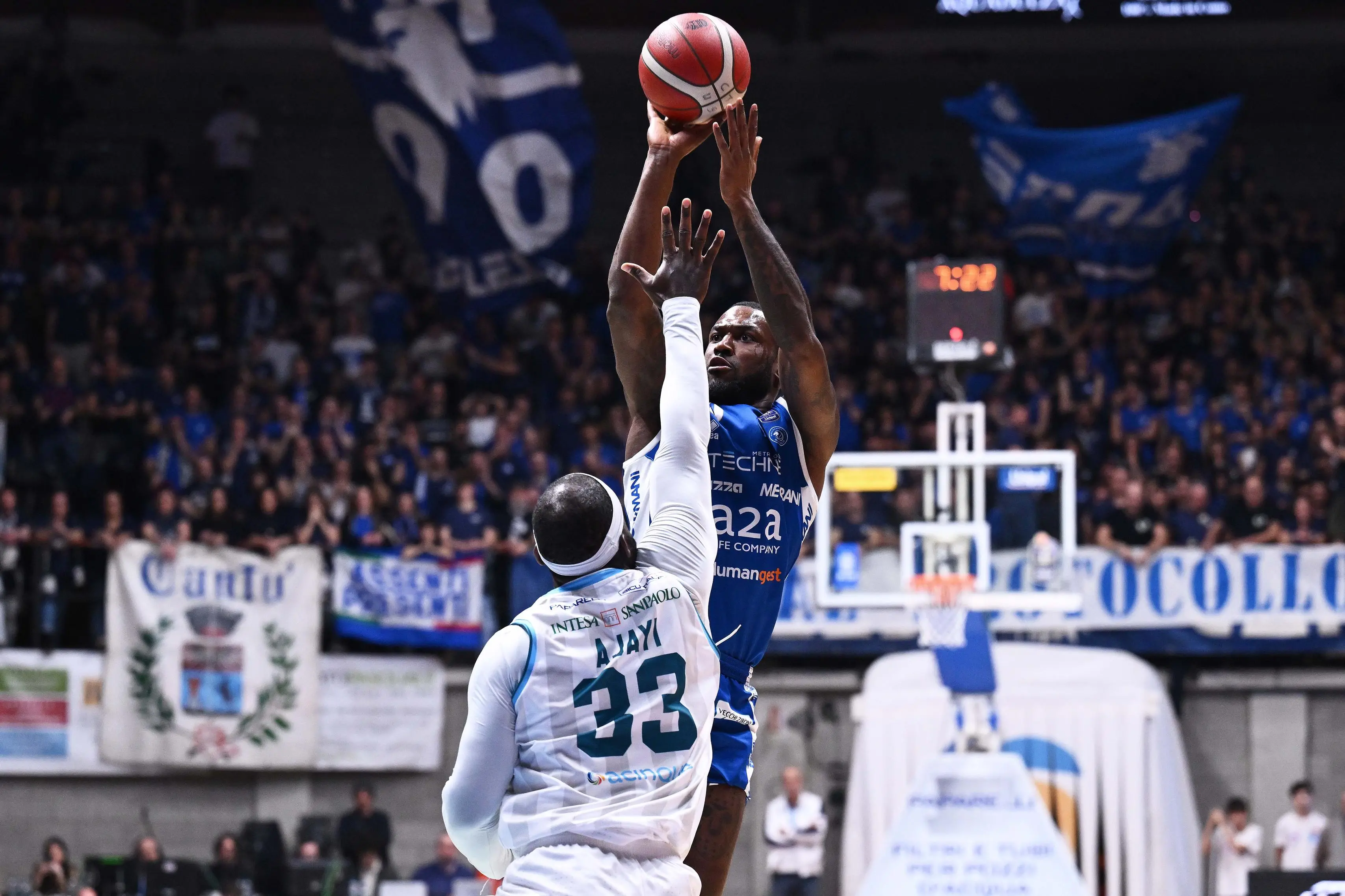 Basket: le immagini di Cantù-Germani Brescia