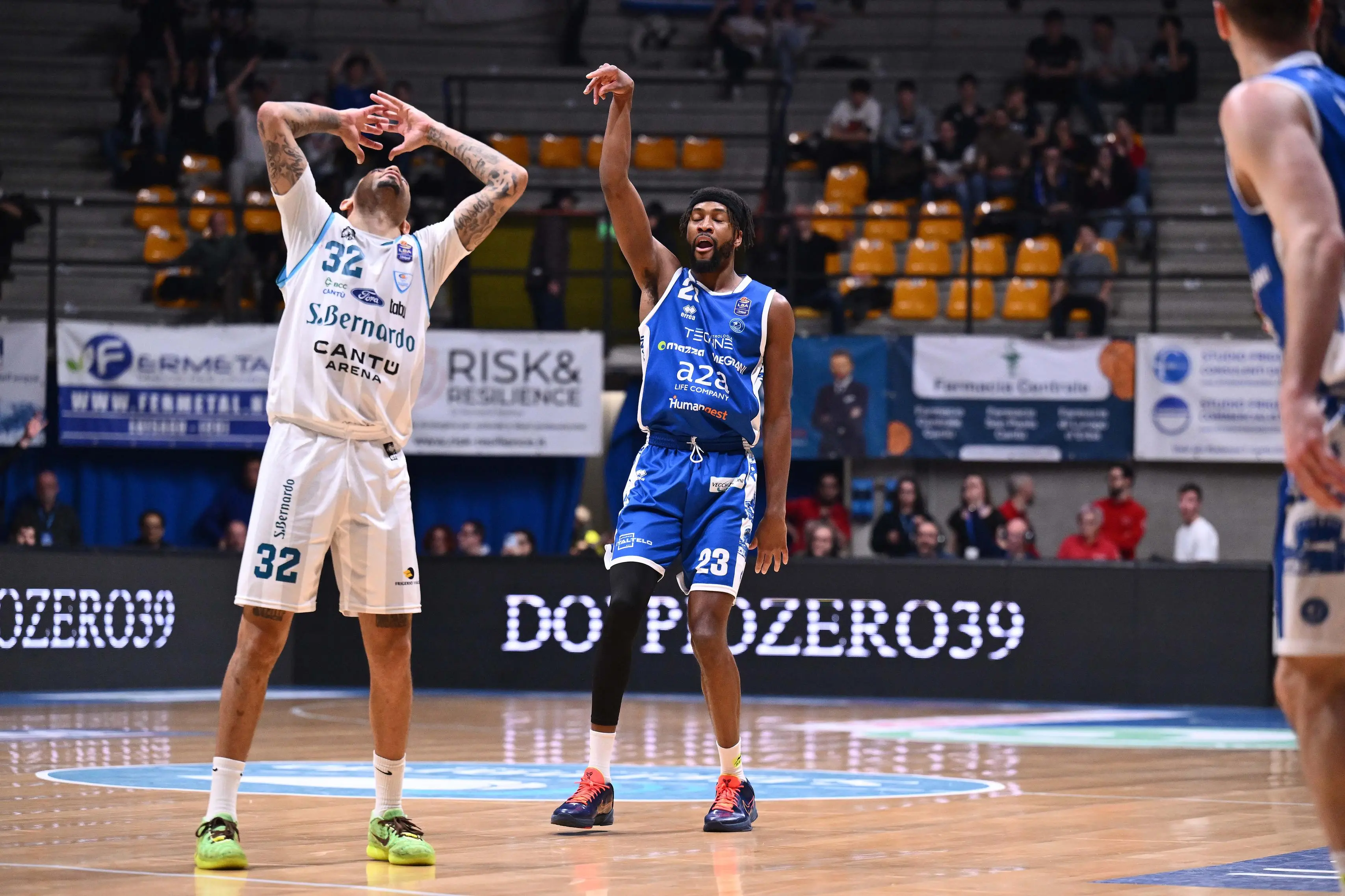 Basket: le immagini di Cantù-Germani Brescia