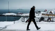 Soldati danesi nel porto di Nuuk - Foto Ansa © www.giornaledibrescia.it