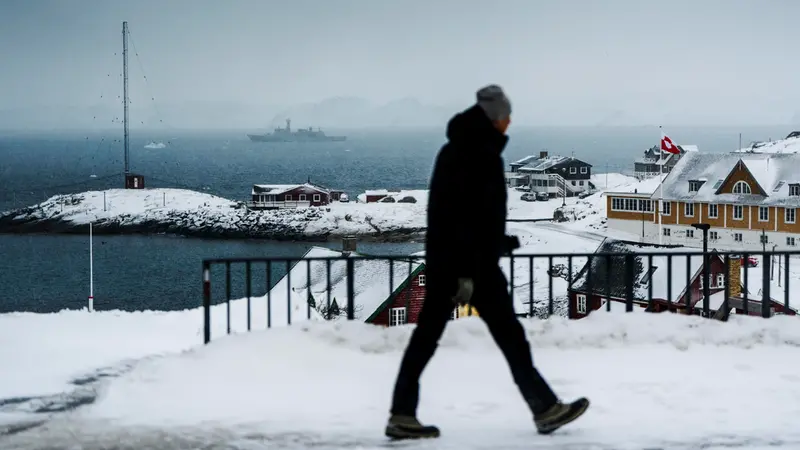 Soldati danesi nel porto di Nuuk - Foto Ansa © www.giornaledibrescia.it