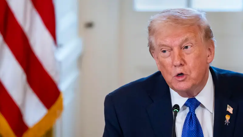 Il presidente degli Stati Uniti Donald Trump - Foto Epa/Bonnie Cash/Pool