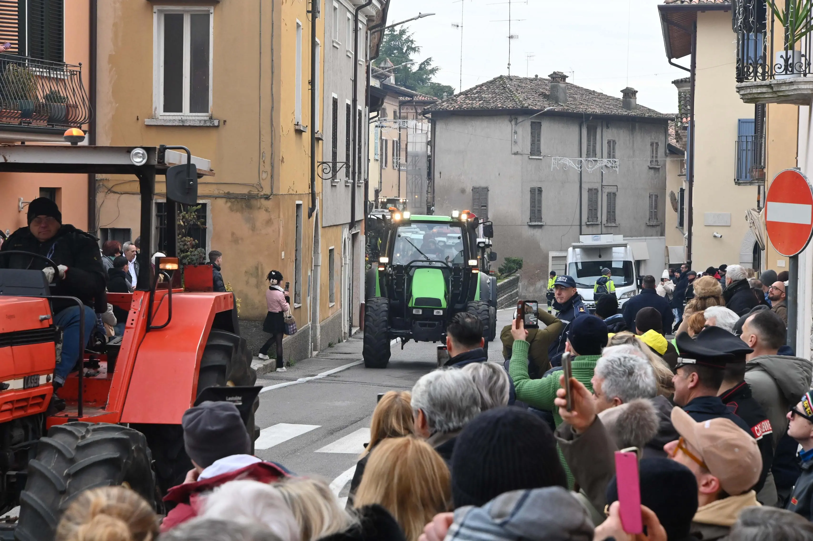 LONATO IN PIAZZA CON NOI REDAZIONE PROVINCIA 18-01-2026  GABRIELE STRADA NEW EDEN GROUP 