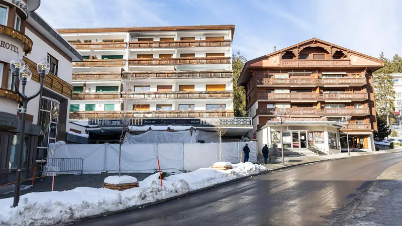 L'ingresso del Le Constellation a Crans-Montana - Foto Ansa © www.giornaledibrescia.it