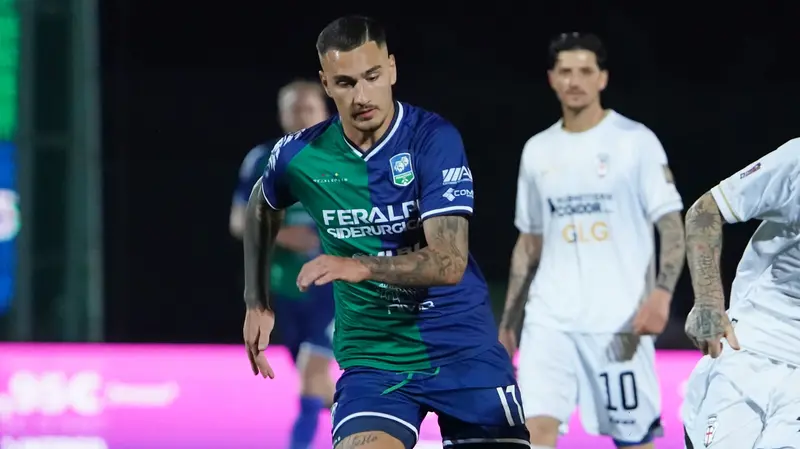 Crespi con la maglia della FeralpiSalò - Foto New Reporter Perteghella © www.giornaledibrescia.it