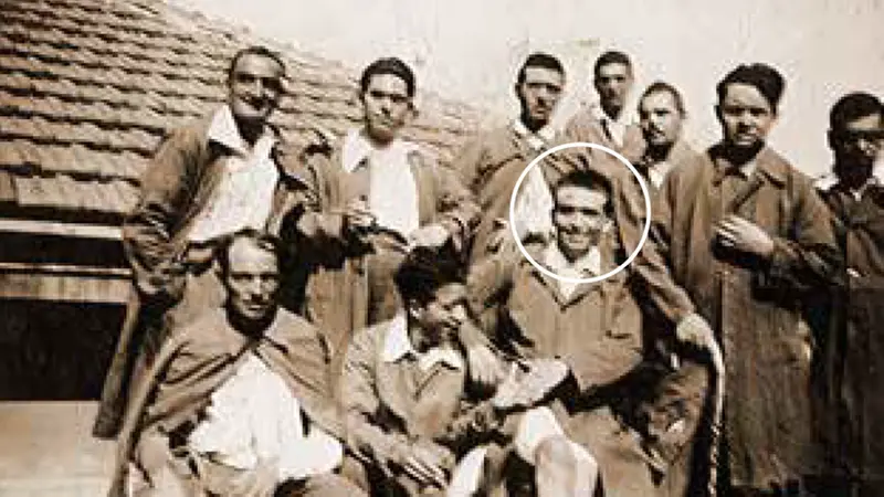 Giovanni Bertocchi con i commilitoni - © www.giornaledibrescia.it